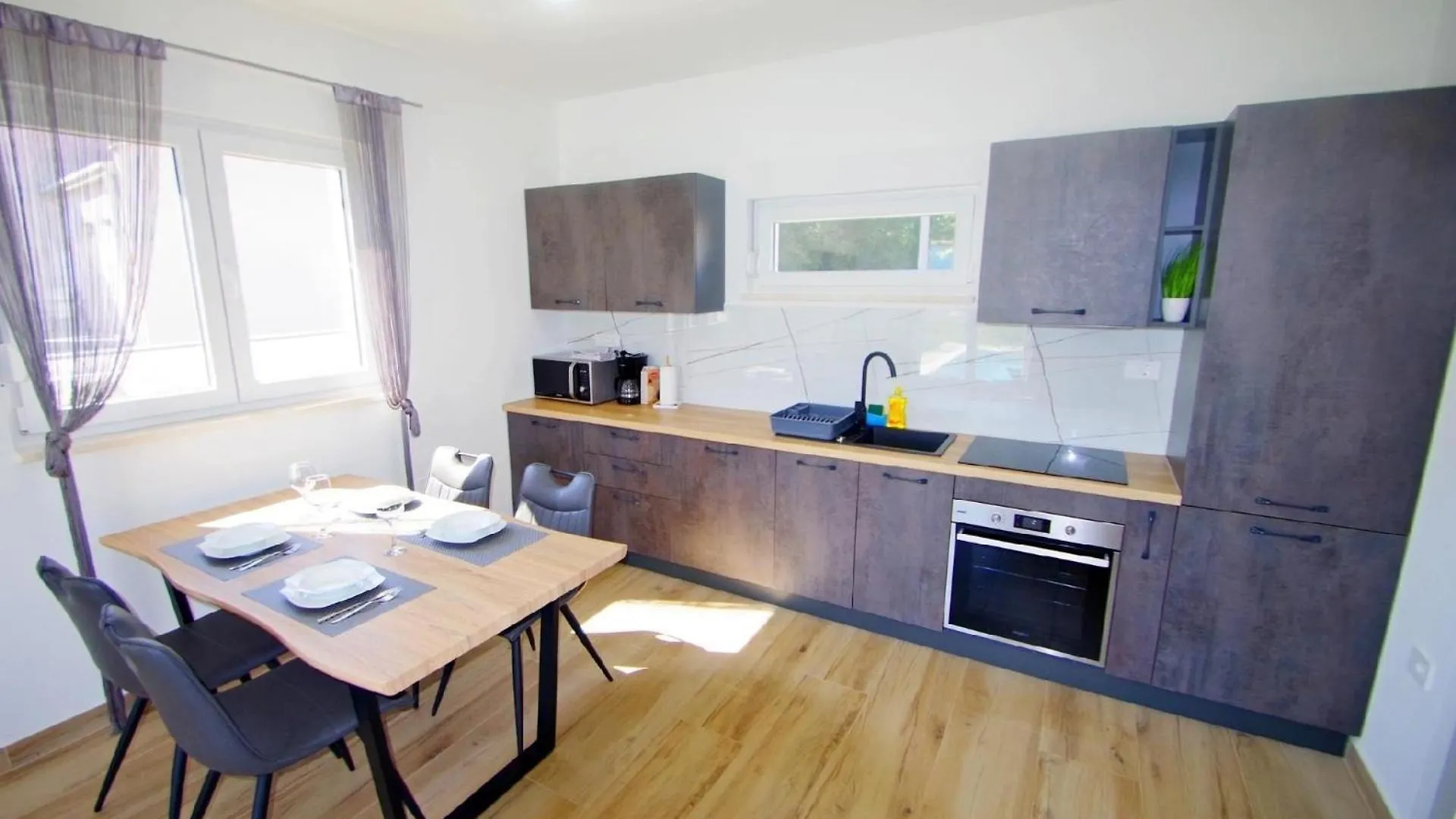 Ferienhaus Mit Privatpool Fuer 2 Personen 2 Kinder Ca 50 M In Sisan, Istrien Medulin Und Umgebung 0*, Sisan